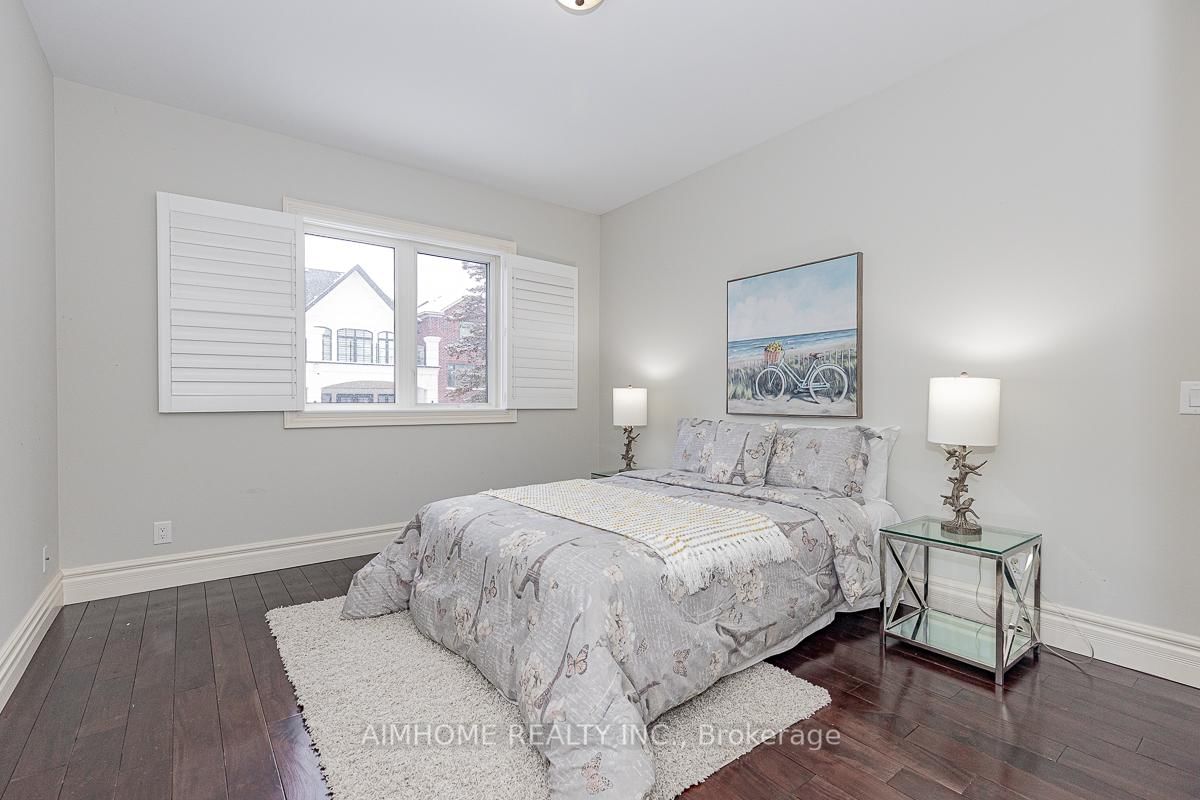 Detached House for sale at 220 Weldrick Road, Richmond Hill, Ontario, L4C 3V3 - Observatory - MLS: N12863896