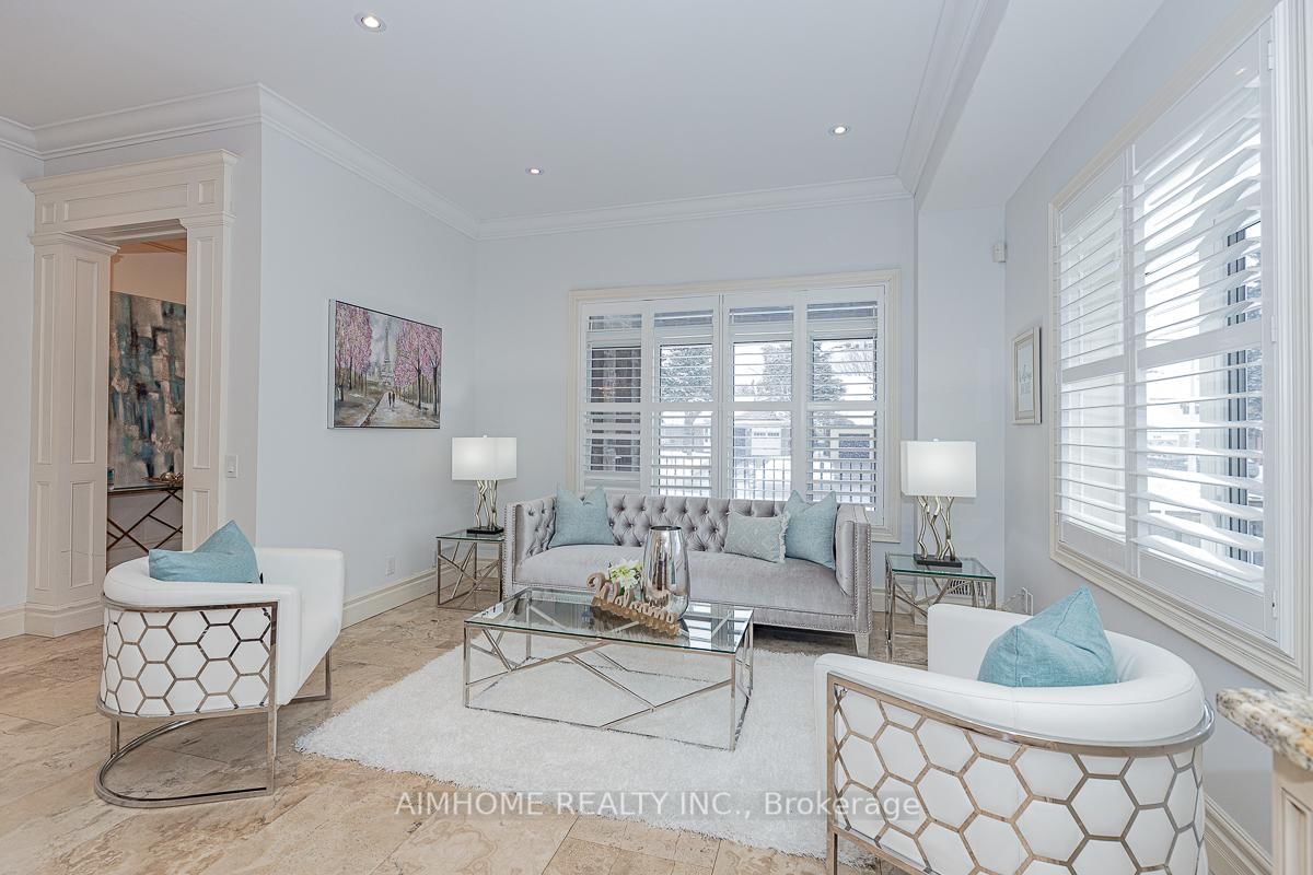 Detached House for sale at 220 Weldrick Road, Richmond Hill, Ontario, L4C 3V3 - Observatory - MLS: N12863896