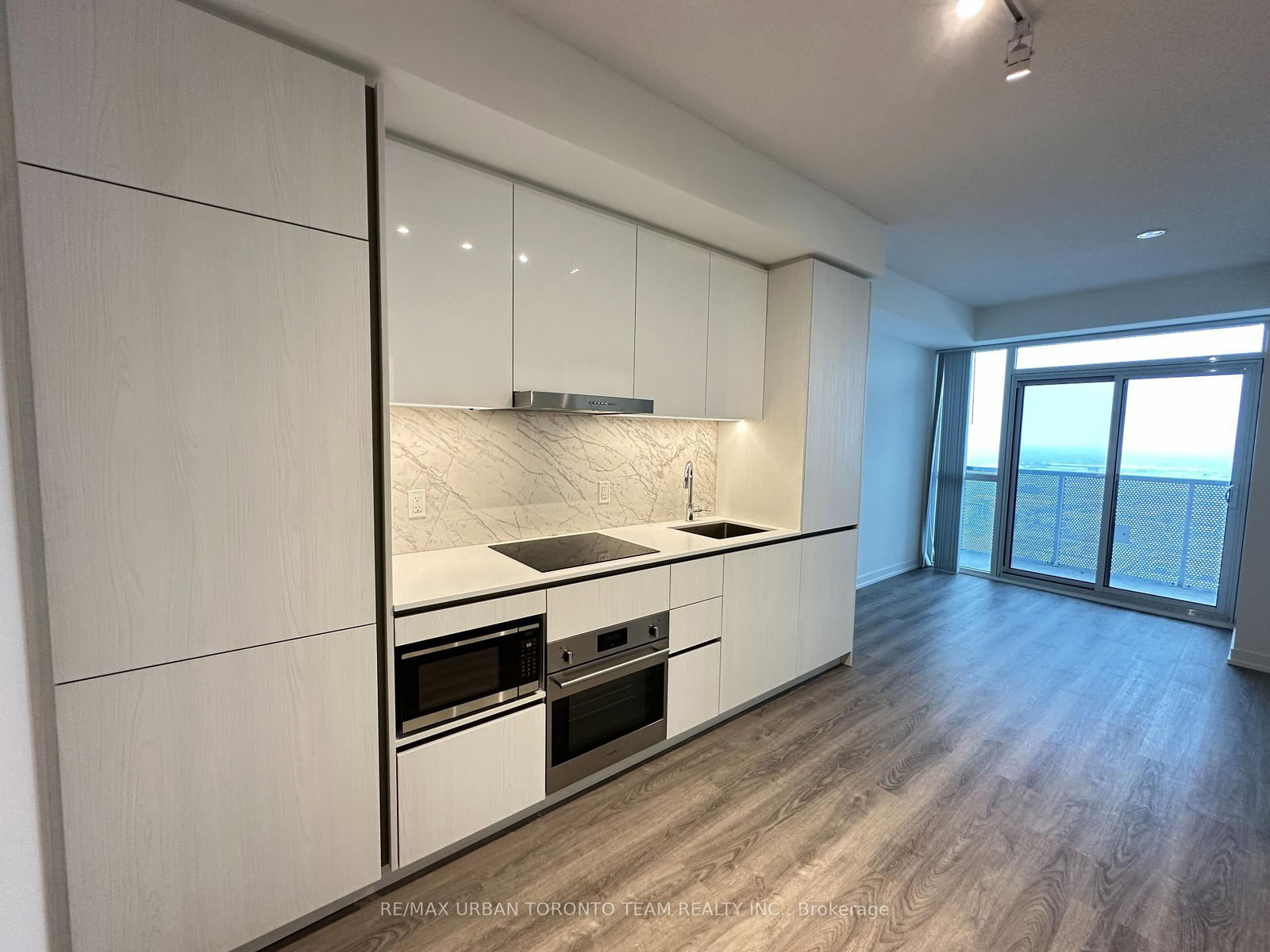 8 Interchange Way, Unit 4805 - Photo 2