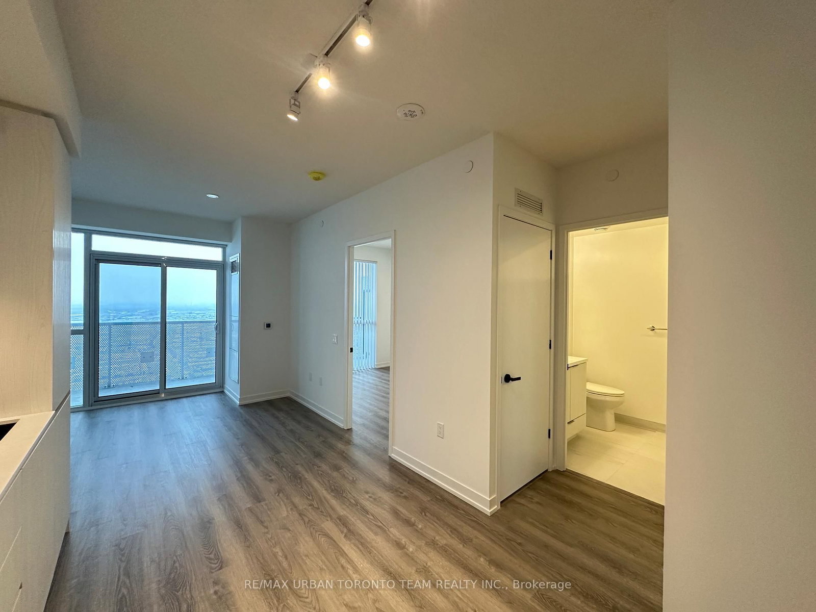 8 Interchange Way, Unit 4805 - Photo 5