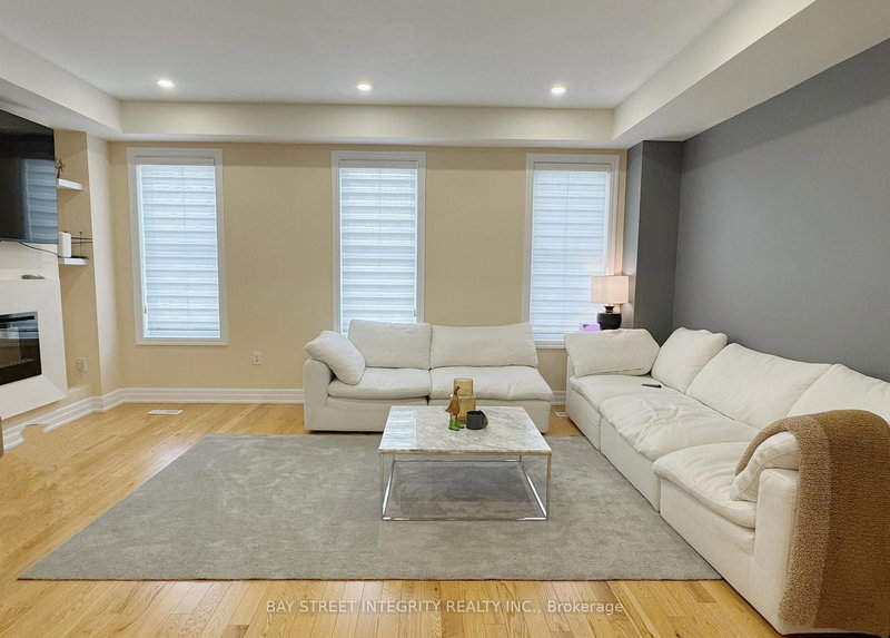 7 - 2267 Major Mackenzie Dr W, Vaughan, L6A 5A8 | Image 2