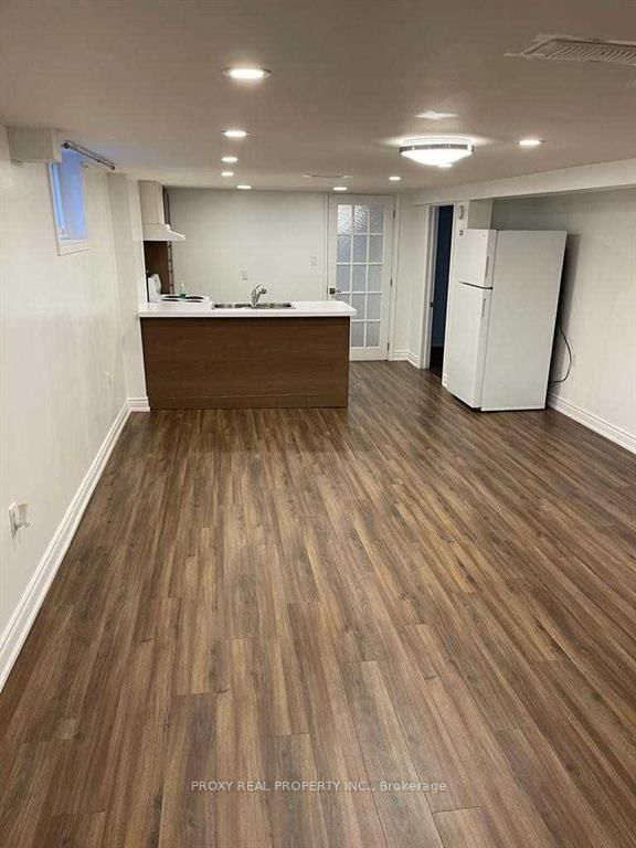 208 Axminster (Basement) Dr, Richmond Hill, L4C 2W1 | Image 2