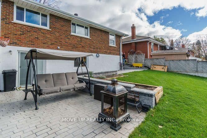 W/O - 34 Hamilton Dr, Newmarket, L3Y 3E8 | Image 2