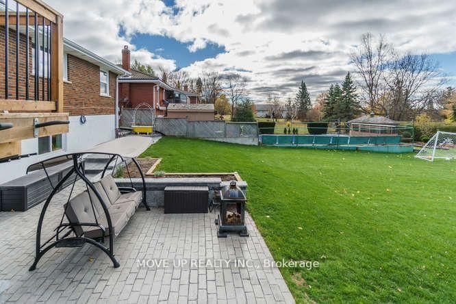 W/O - 34 Hamilton Dr, Newmarket, L3Y 3E8 | Image 3