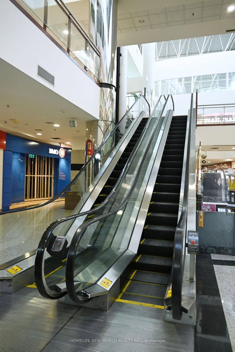 207 - 550 Highway 7 E, Richmond Hill, L4B 3Z4 | Image 2