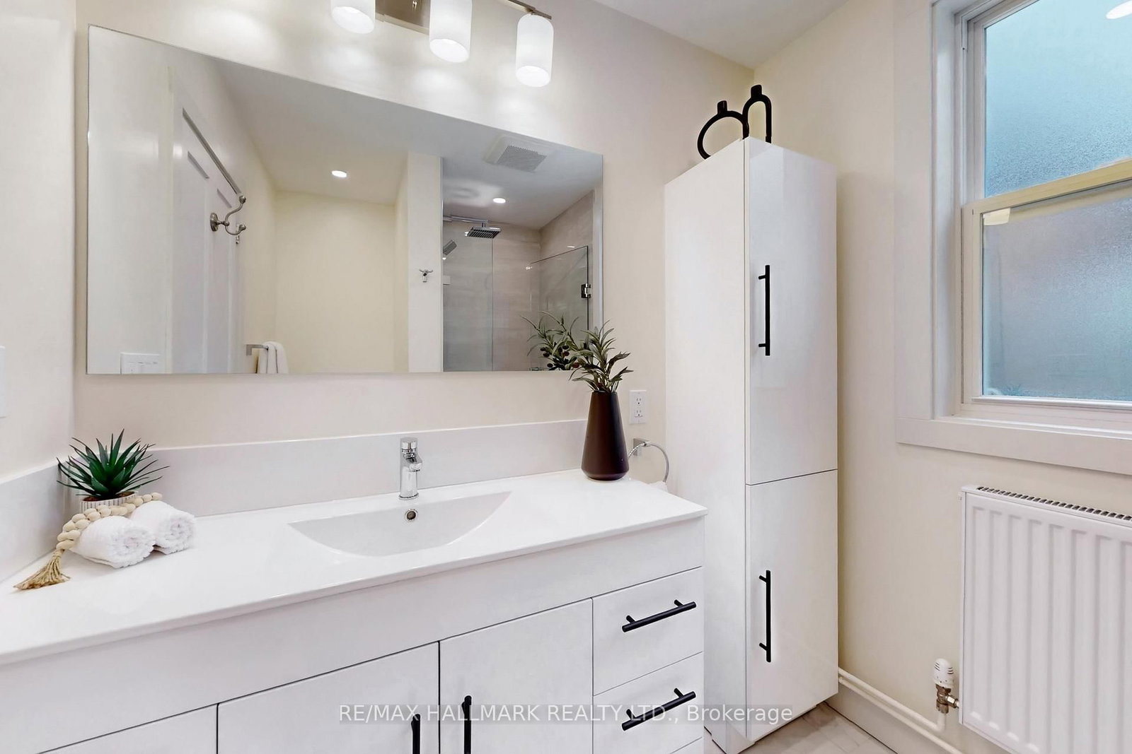 Detached House for sale at 64 Powell Street, Richmond Hill, Ontario, L4C 4S4 - Mill Pond - MLS: N12865294