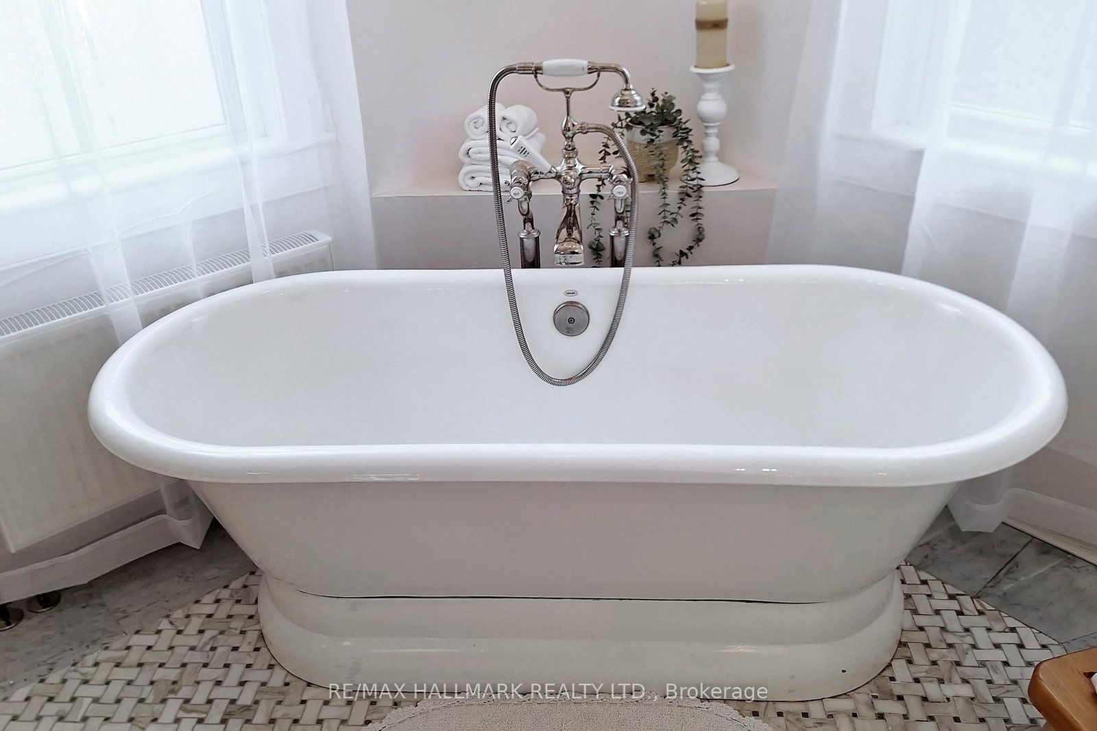 Detached House for sale at 64 Powell Street, Richmond Hill, Ontario, L4C 4S4 - Mill Pond - MLS: N12865294