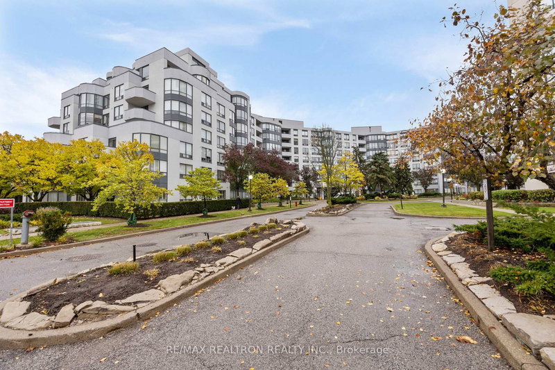 316 - 333 Clark Ave W, Vaughan, L4J 7K4 | Image 2