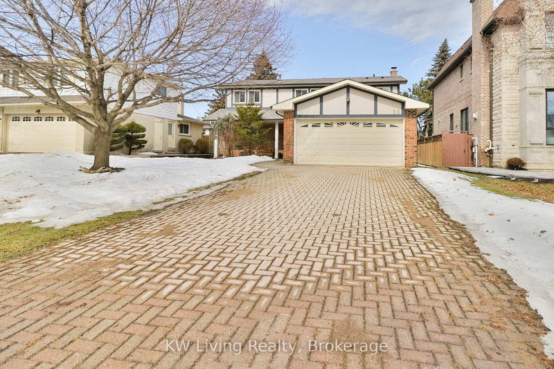 10 Liebeck Cres, Markham, L3R 1Y5 | Image 2