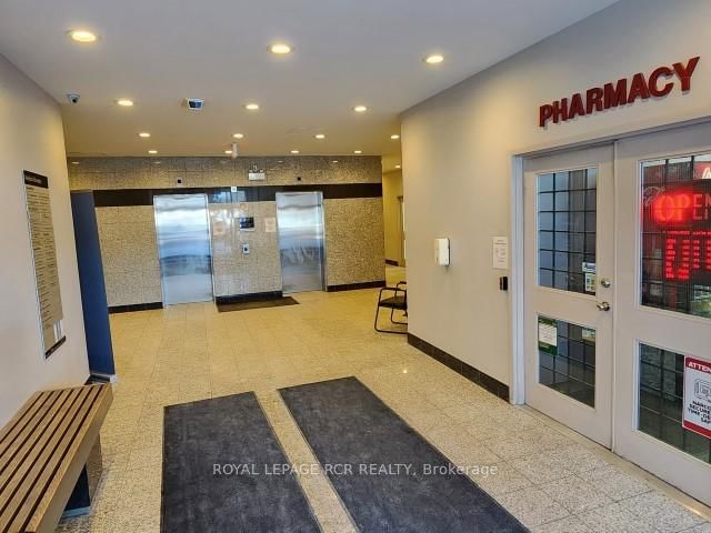 210 - 712 Davis Dr, Newmarket, L3Y 8C3 | Image 2