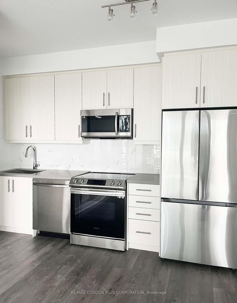 503 - 105 Oneida Cres, Richmond Hill, L4B 0H6 | Image 2