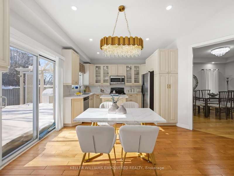 81 Old Colony Rd, Richmond Hill, L4E 3X2 | Image 2