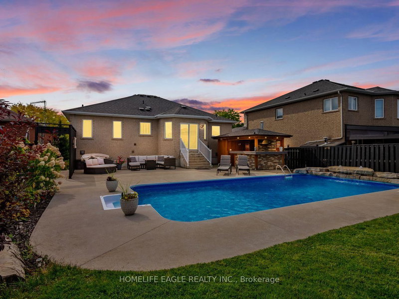 15 Eve Crt, Bradford West Gwillimbury, L3Z 3H6 | Image 2