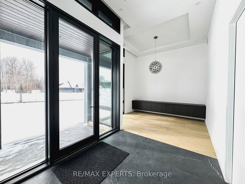 130 Dale Cres, Bradford West Gwillimbury, L0L 1L0 | Image 2