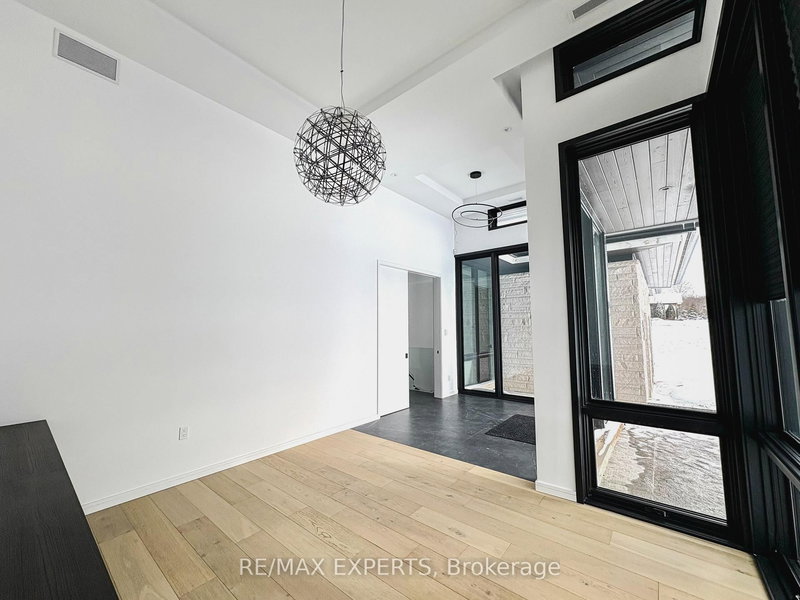 130 Dale Cres, Bradford West Gwillimbury, L0L 1L0 | Image 3