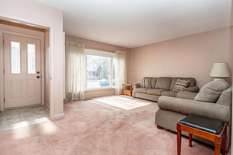 425 Centre St E, Richmond Hill, L4C 1B8 | Image 3