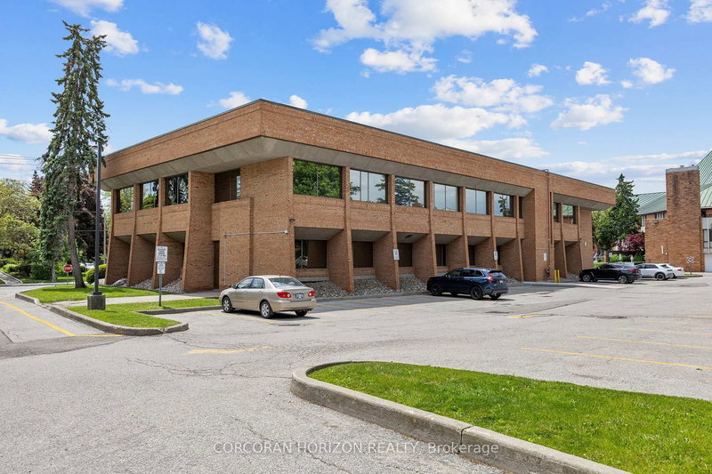 21 Dunlop St, Richmond Hill, L4C 2M6 | Image 3