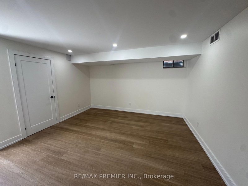 39 Walls Cres, New Tecumseth, L0G 1W0 | Image 3