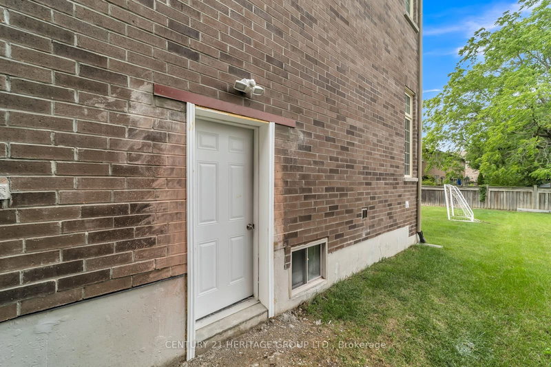 BSMNT - 6 Menotti Dr, Richmond Hill, L4E 0G9 | Image 2