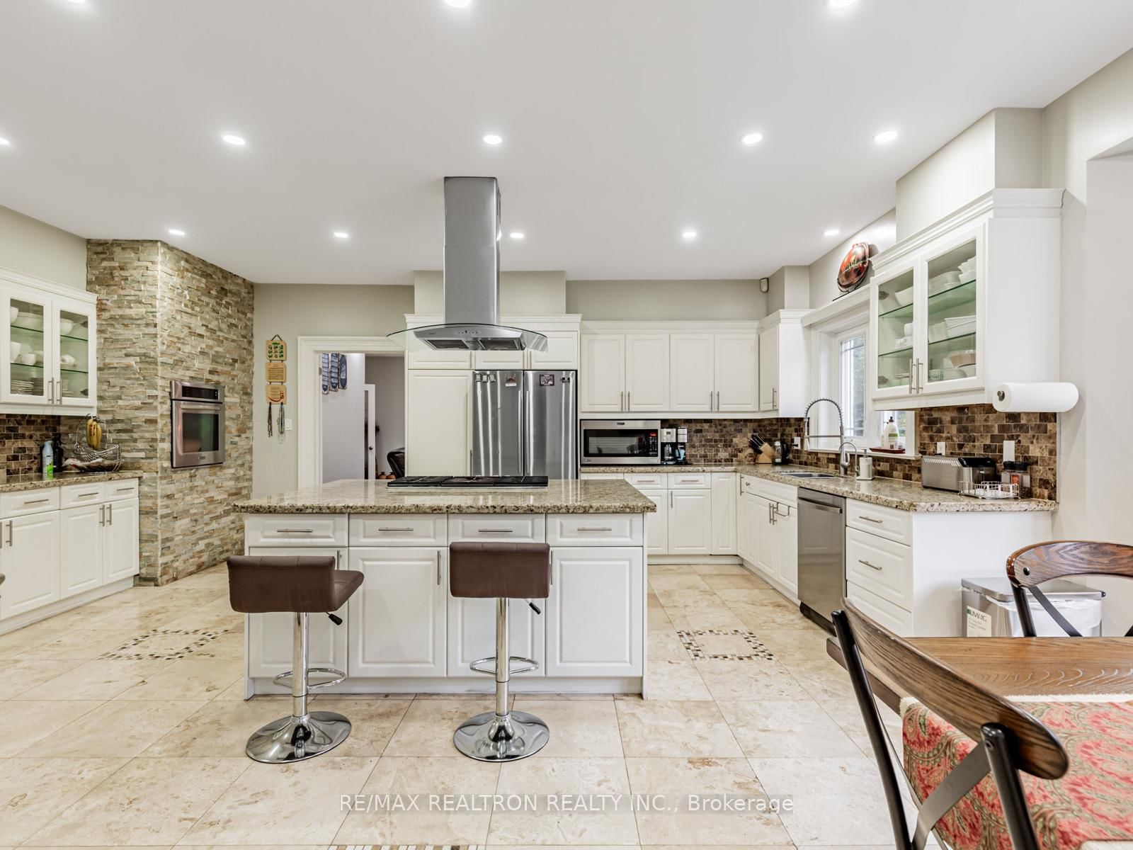 Detached House for sale at 33 Carolwood Crescent, Markham, Ontario, L3S 4T2 - Rouge River Estates - MLS: N12868920