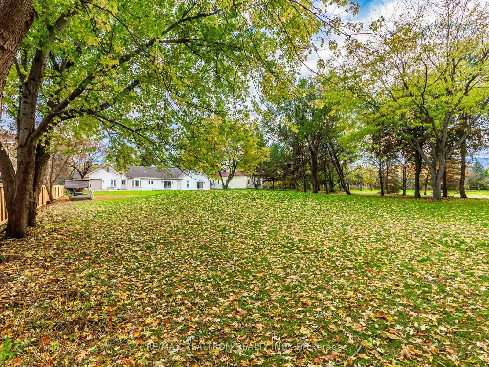 Detached House for sale at 33 Carolwood Crescent, Markham, Ontario, L3S 4T2 - Rouge River Estates - MLS: N12868920