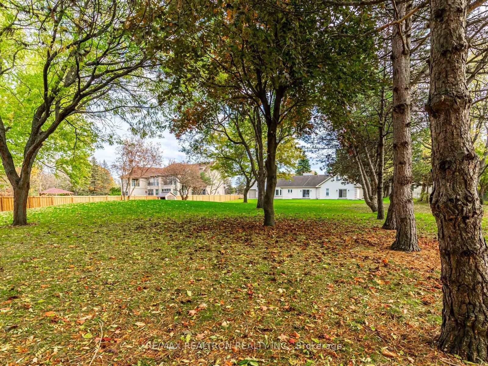 Detached House for sale at 33 Carolwood Crescent, Markham, Ontario, L3S 4T2 - Rouge River Estates - MLS: N12868920