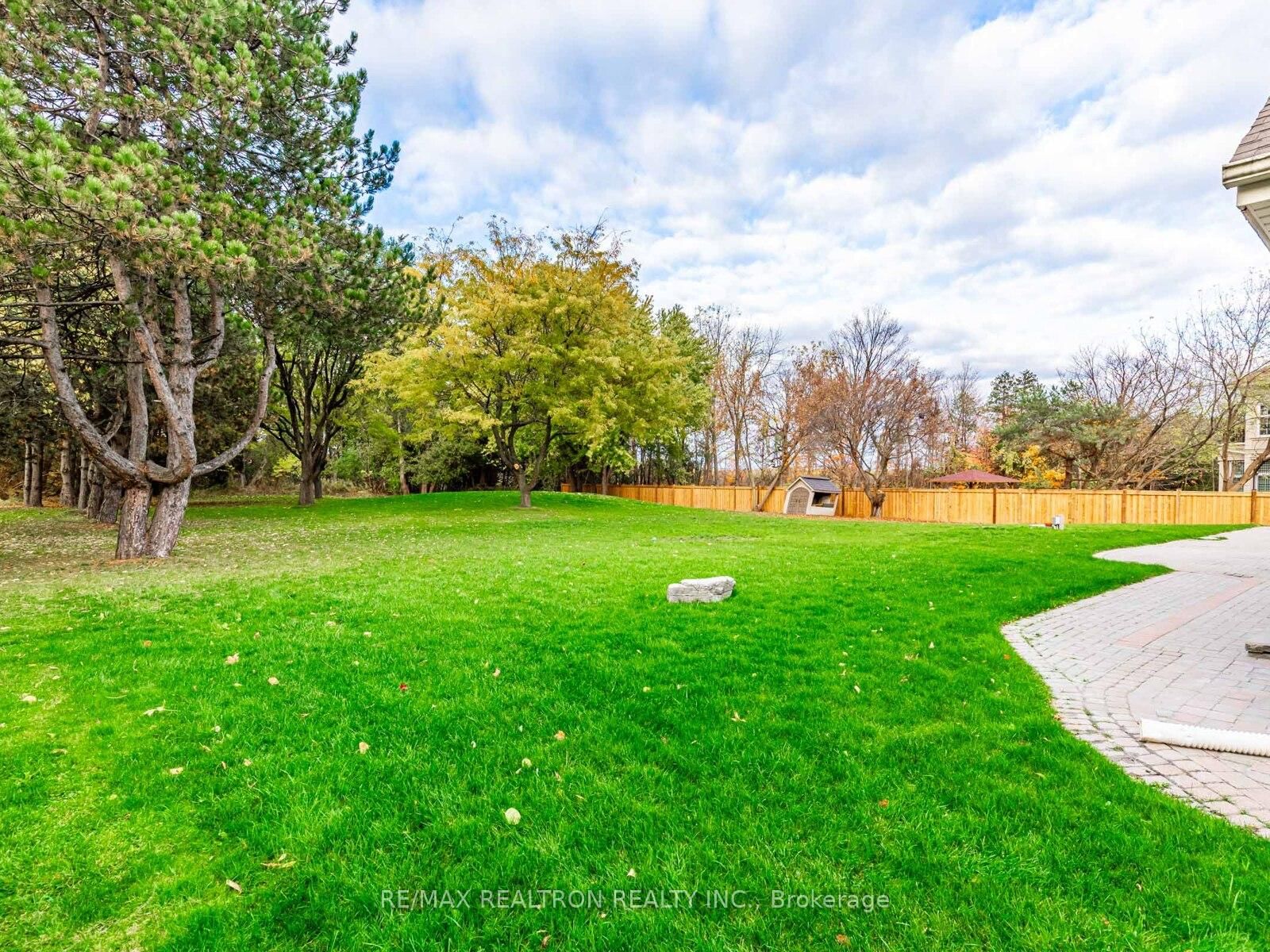 Detached House for sale at 33 Carolwood Crescent, Markham, Ontario, L3S 4T2 - Rouge River Estates - MLS: N12868920