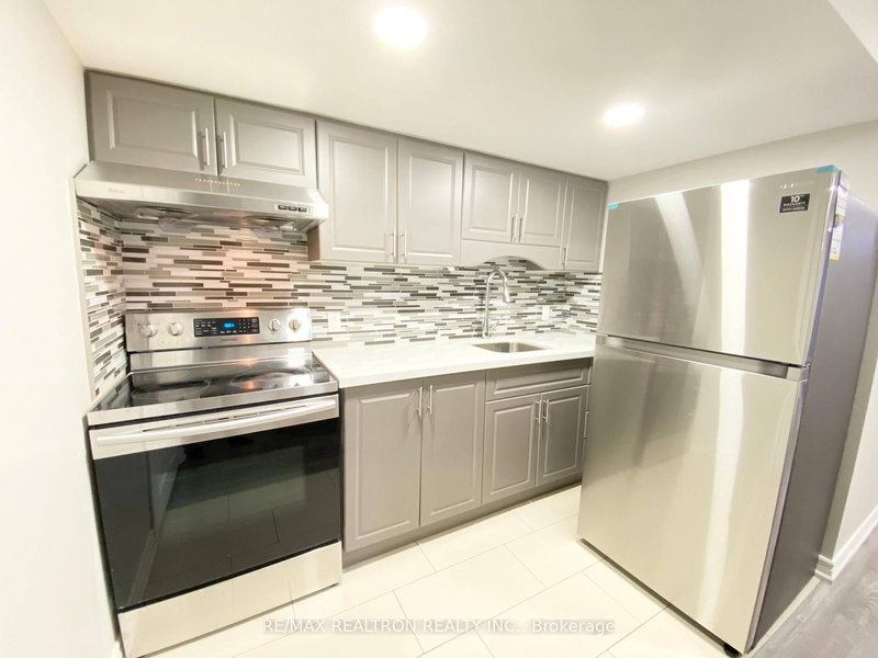 4 Reddington Rd, Markham, L3S 0E2 | Image 2