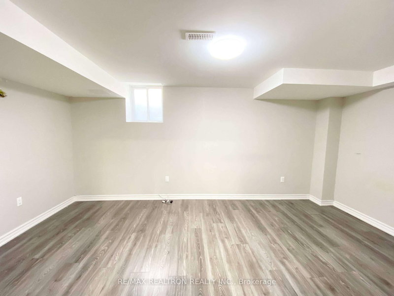 4 Reddington Rd, Markham, L3S 0E2 | Image 3