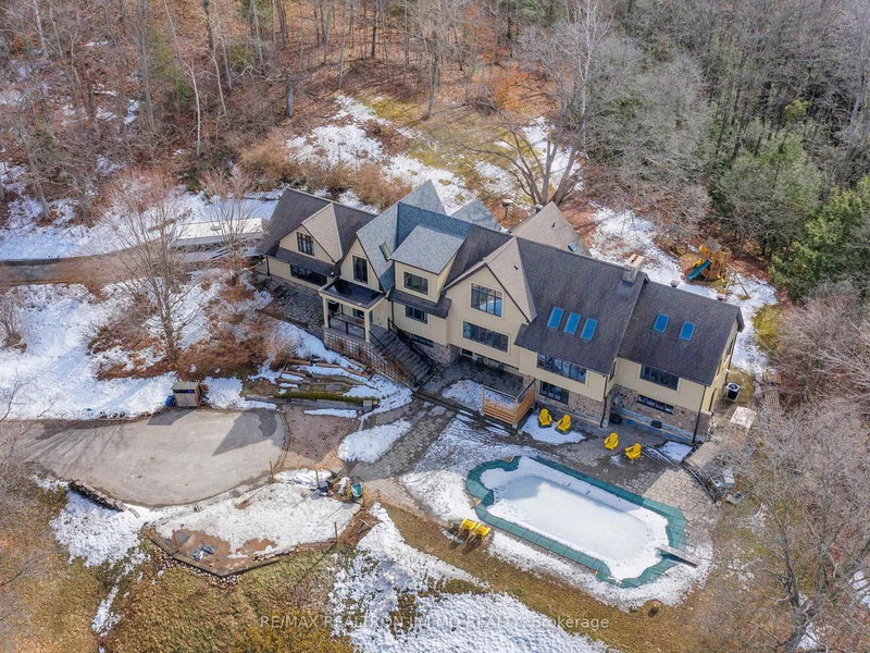 1785 Davis Dr W, King, L3Y 4V9 | Image 2