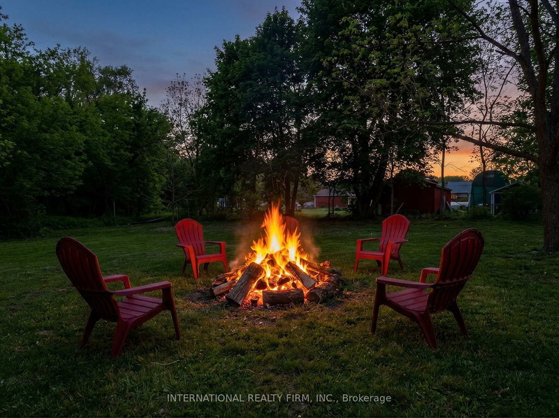 8061 Main St, Adjala-Tosorontio, L0M 1J0 | Image 2