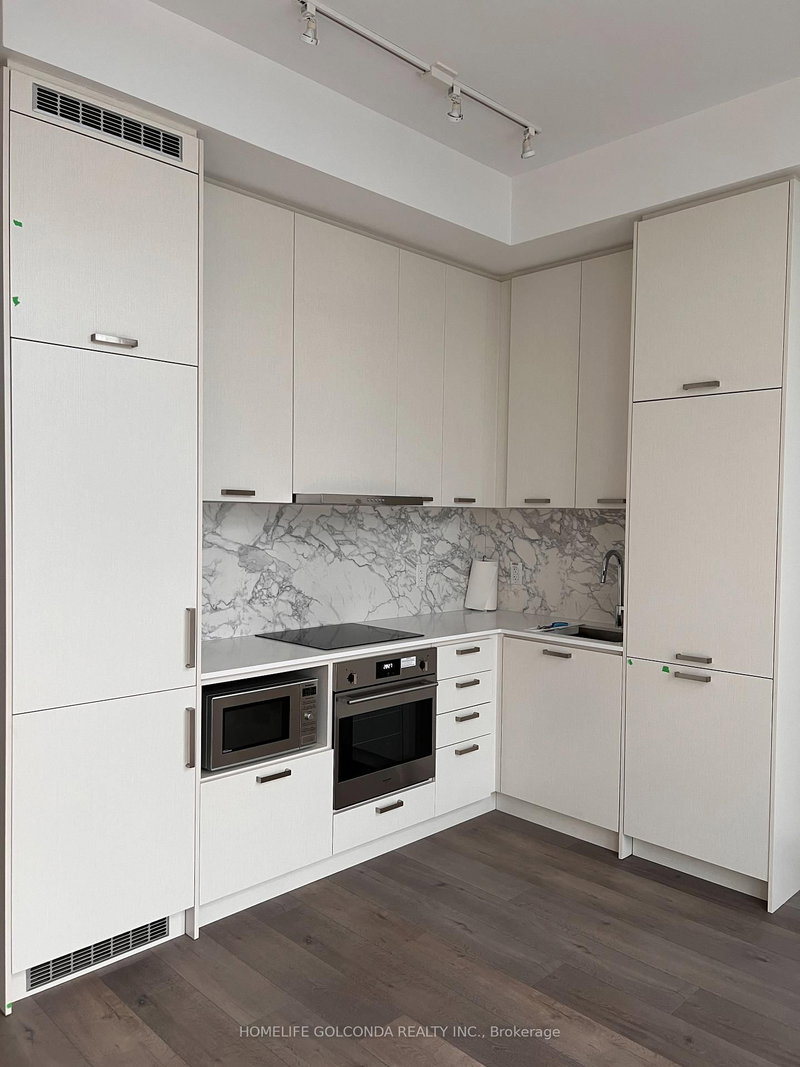 home for lease on 2101-38 Honeycrisp Crescent