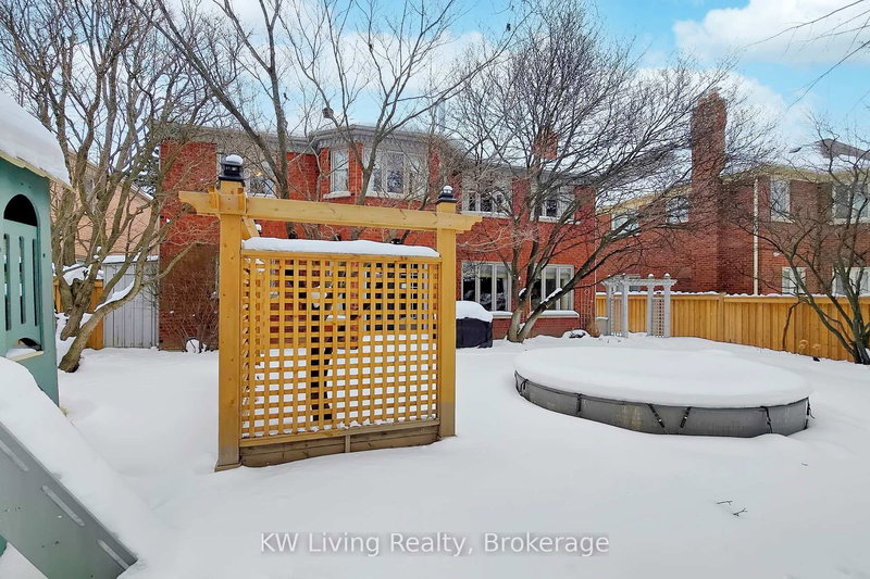 24 Highview Cres, Richmond Hill, L4B 2T7 | Image 3