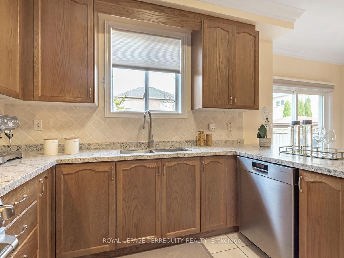 Detached House sold at 11 Avocet Drive, Vaughan, Ontario, L4H 2K9 - Vellore Village - MLS: N12872782