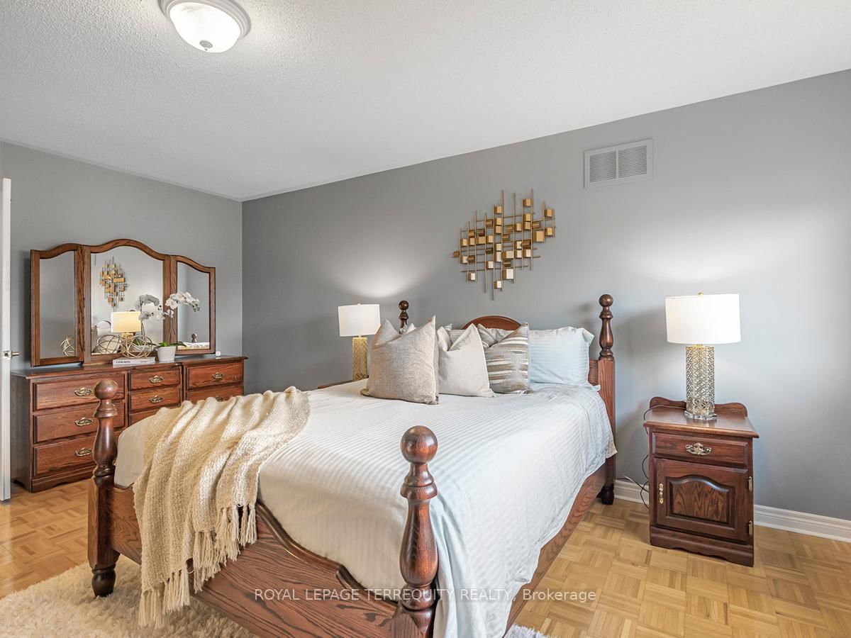 Detached House sold at 11 Avocet Drive, Vaughan, Ontario, L4H 2K9 - Vellore Village - MLS: N12872782