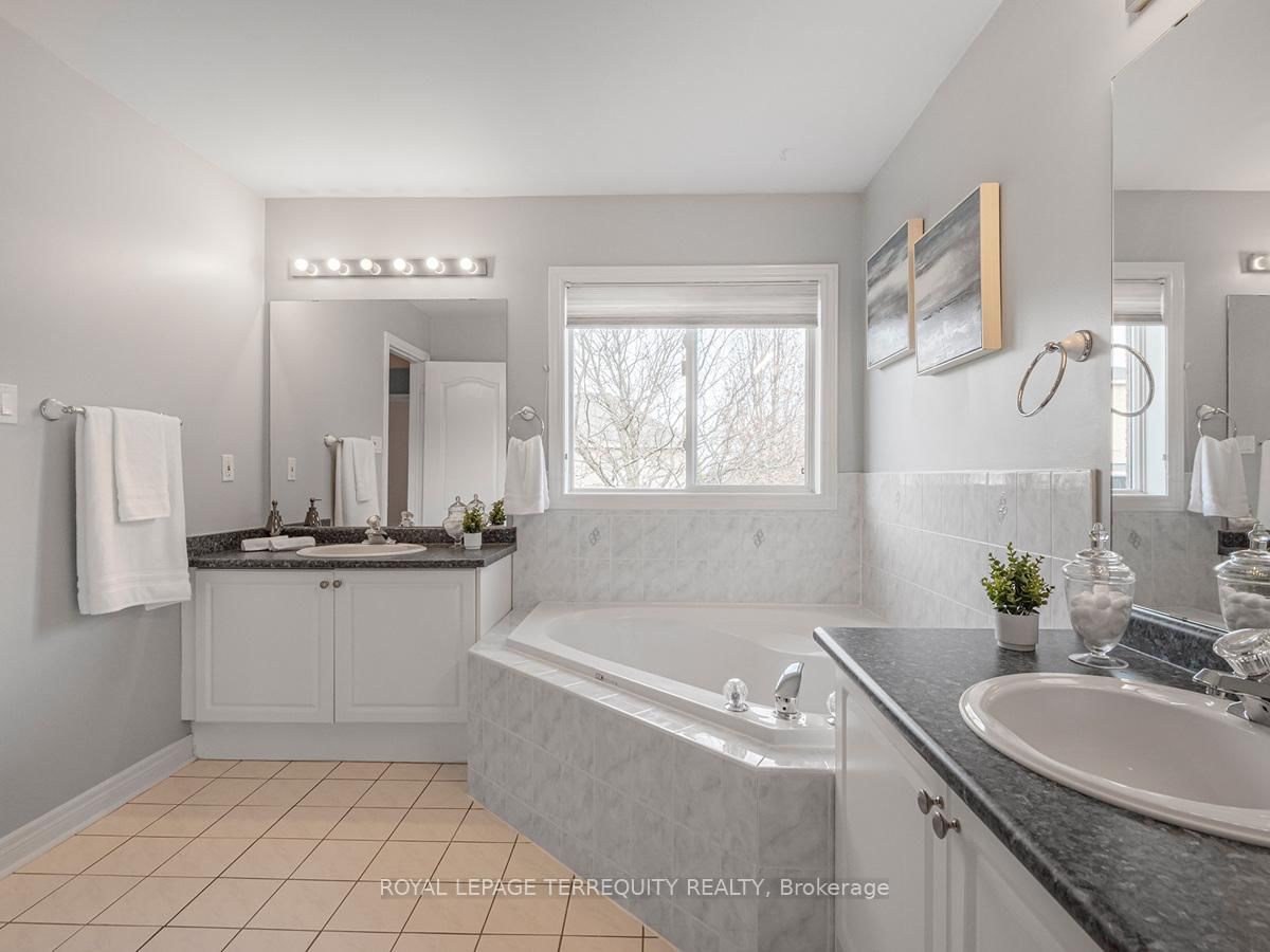 Detached House sold at 11 Avocet Drive, Vaughan, Ontario, L4H 2K9 - Vellore Village - MLS: N12872782