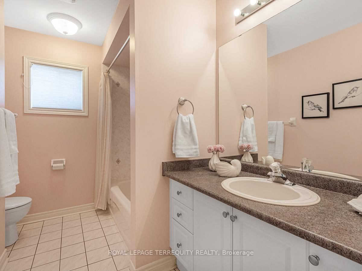 Detached House sold at 11 Avocet Drive, Vaughan, Ontario, L4H 2K9 - Vellore Village - MLS: N12872782