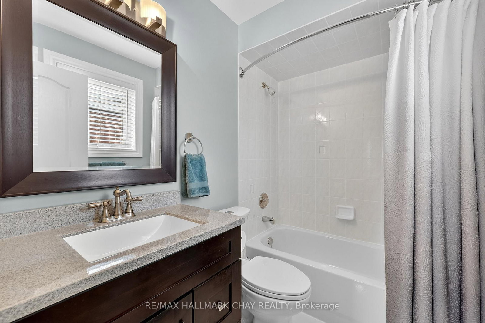 Detached House for sale at 4 Darling Crescent, New Tecumseth, Ontario, L9R 1P4 - Alliston - MLS: N12873036