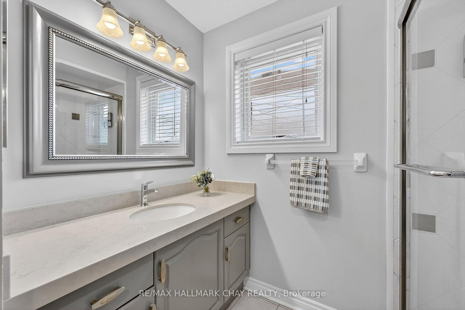 Detached House for sale at 4 Darling Crescent, New Tecumseth, Ontario, L9R 1P4 - Alliston - MLS: N12873036