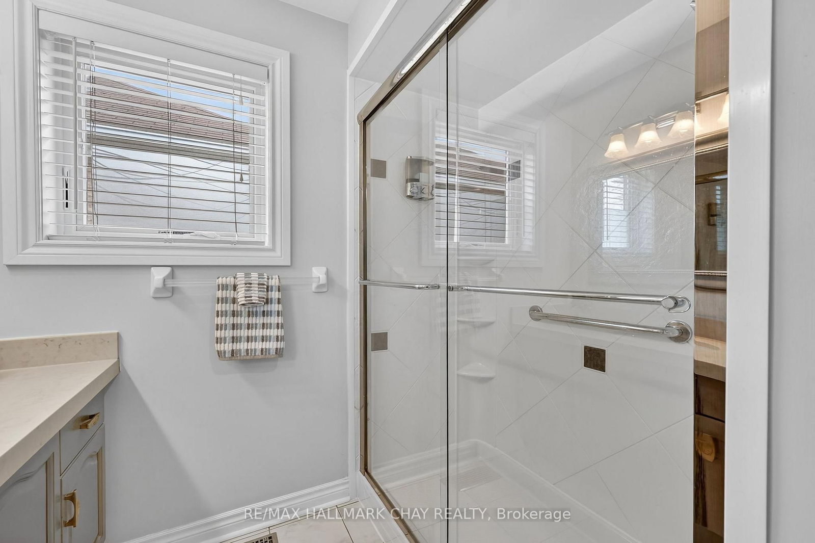 Detached House for sale at 4 Darling Crescent, New Tecumseth, Ontario, L9R 1P4 - Alliston - MLS: N12873036