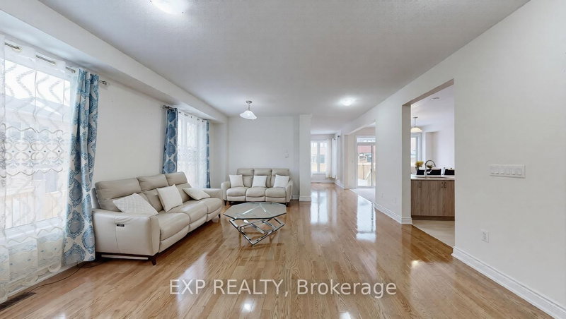 19 Meadow Vista Cres, East Gwillimbury, L9N 0T4 | Image 2