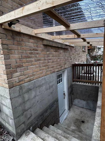 16 Milne Lane | Markham | Image