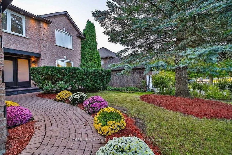 6 Mcclenny Dr, Aurora, L4G 5P9 | Image 2