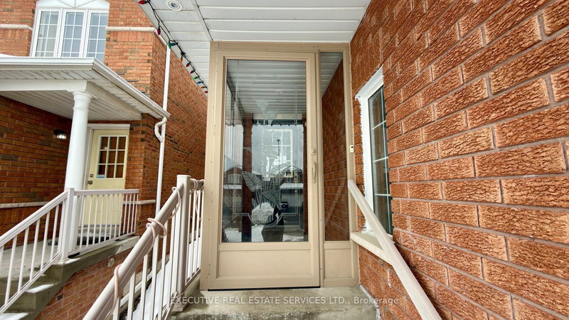 5 Condotti Dr, Vaughan, L4H 2C9 | Image 2