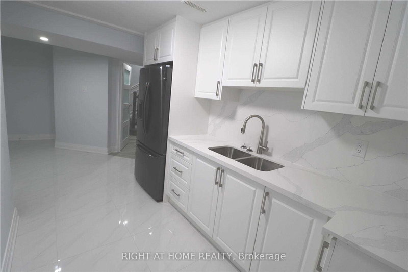 688 Village Pkwy, Markham, L3R 2Y5 | Image 3