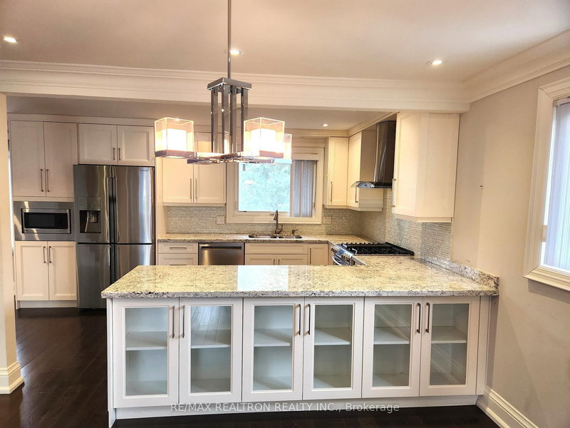 207 Bayview Fairways Dr, Markham, L3T 2Z1 | Image 3