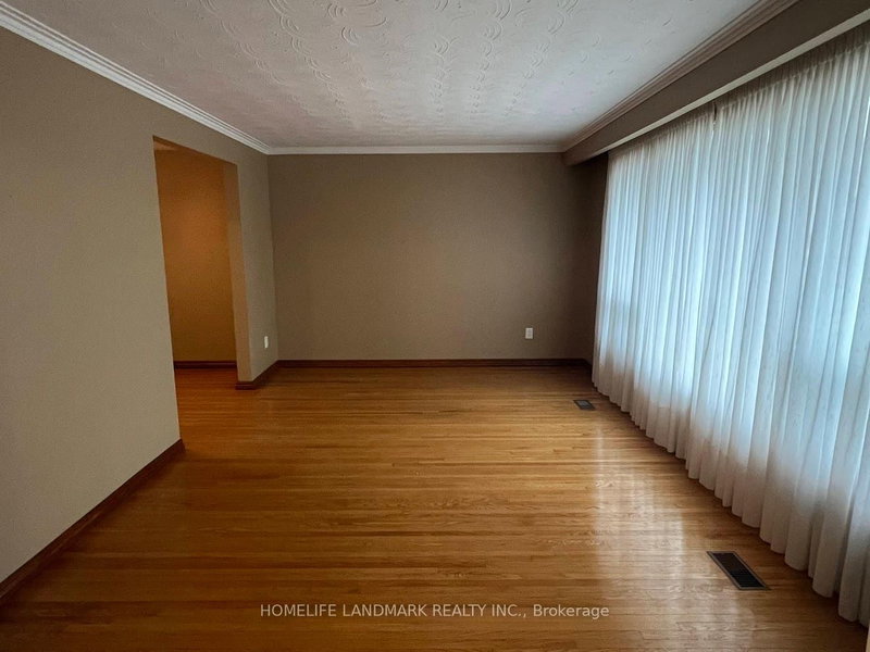 12 Pratt Circ, Markham, L3R 1Y2 | Image 2