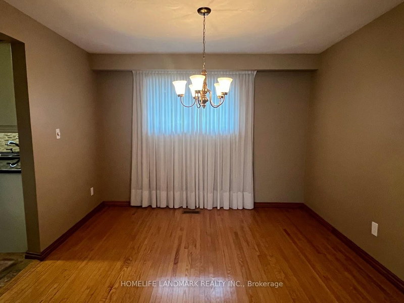 12 Pratt Circ, Markham, L3R 1Y2 | Image 3