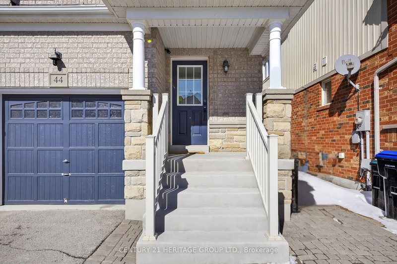 44 Acorn Lane, Bradford West Gwillimbury, L3Z 0H6 | Image 3