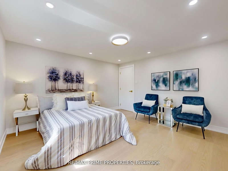 137 Old Surrey Lane, Richmond Hill, L4C 6R9 | Image 3